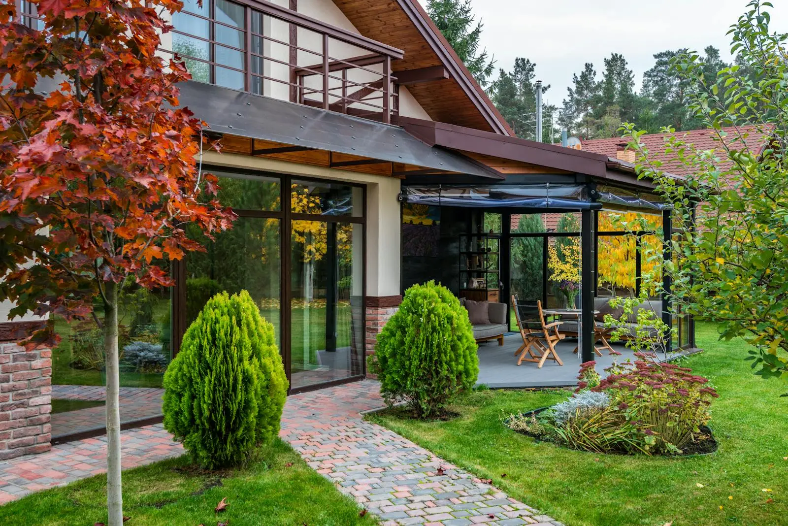 Two-storey house with a glazed garden-room extension